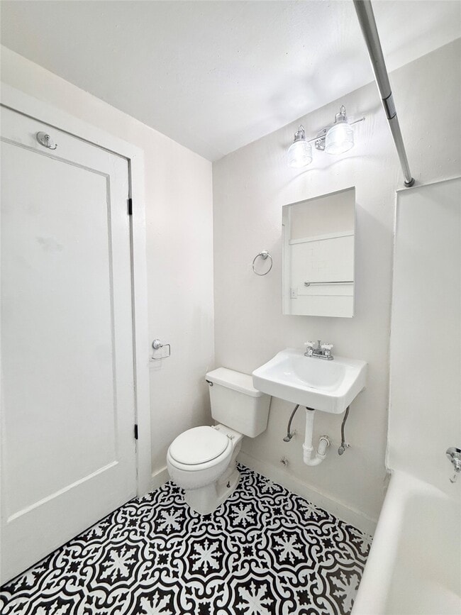 Building Photo - 3920 Fannin St