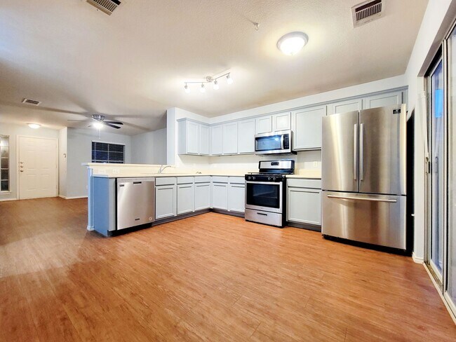 Building Photo - Charming 3/BR 2/BA Single-Level Home in Le...