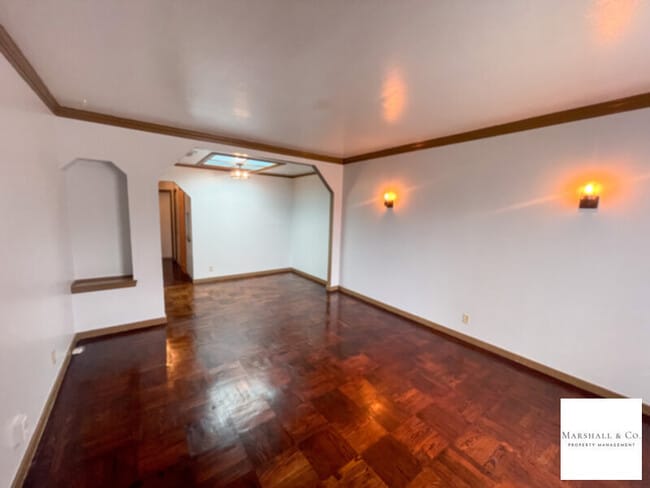 Building Photo - CHARMING 3BR/2BA HOUSE WITH UPDATES,W/D, G...