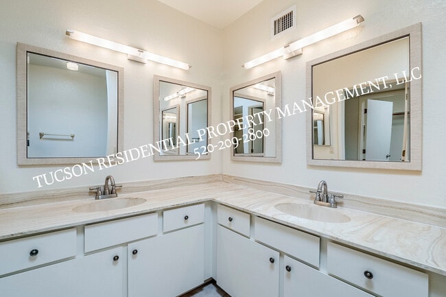 Building Photo - 5084 N Camino Del Lazo