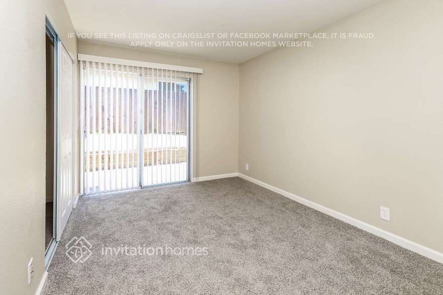Building Photo - 563 Burlington Dr