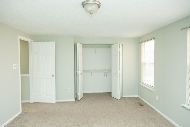 Building Photo - 1/2 OFF FIRST MONTH'S RENT West End Henric...