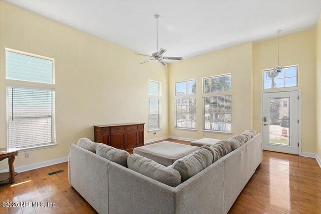 Building Photo - 217 7th Ave S