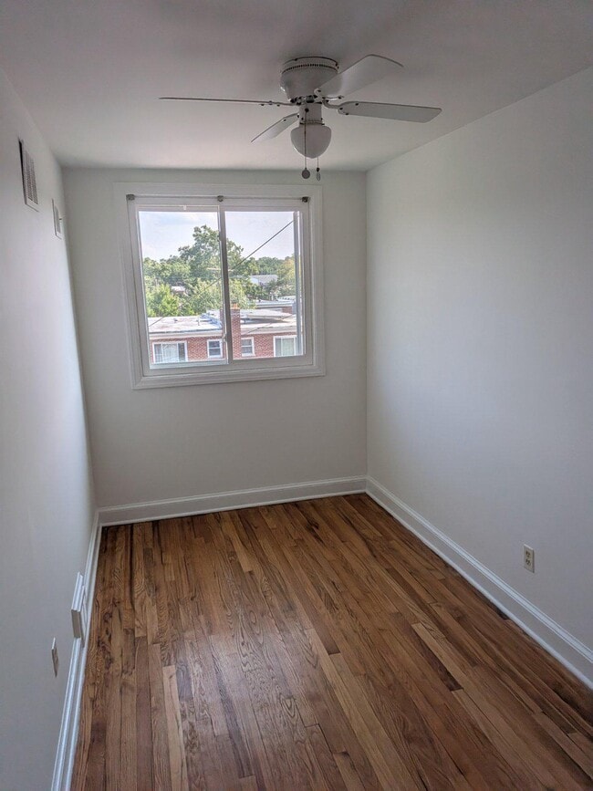 Building Photo - 1249 Farragut Pl NE