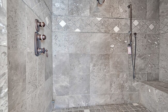 Building Photo - 7242 Greywall Ct