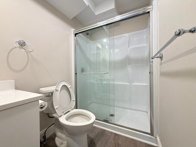 Building Photo - 4 Glade St