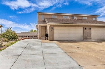 Building Photo - 1277 W Las Hurdes Dr