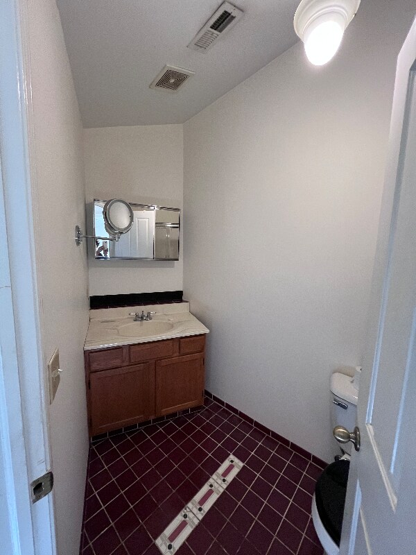 Building Photo - 2873 Colerain Ave