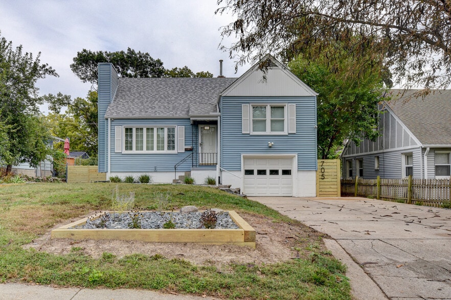Building Photo - 705 N 75th St