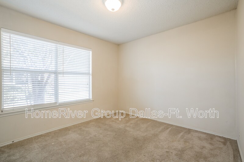 Building Photo - 1611 Waters Edge Dr