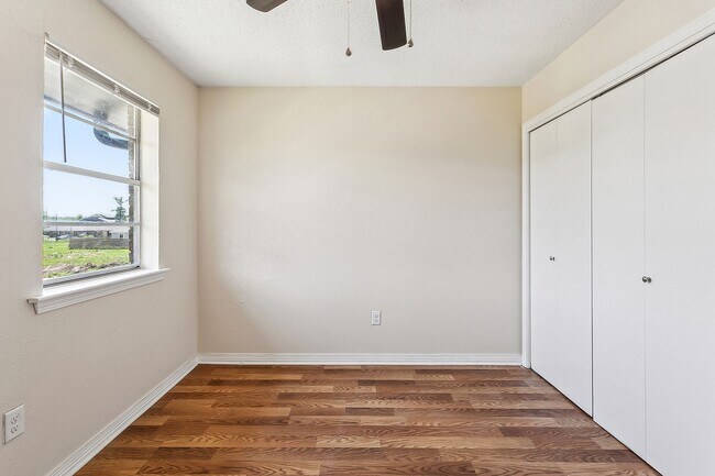 Building Photo - 1049 Tallow Tree Ln