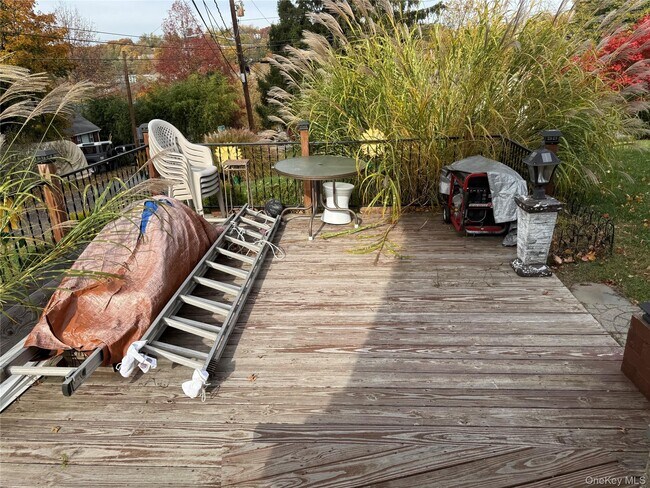 Building Photo - 5 Hall Ave