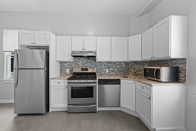 Building Photo - 340 7th St