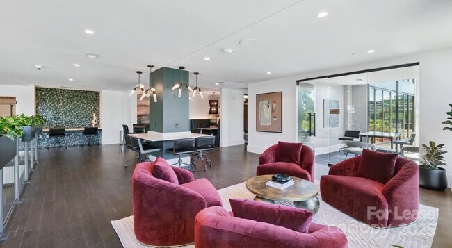 Building Photo - 1007 S Mint St