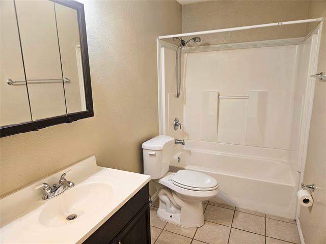 Building Photo - 3201 Fairmeadows Ln