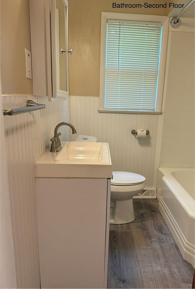 Building Photo - Newly Renovated - Spacious 4 Bedroom - 2 B...