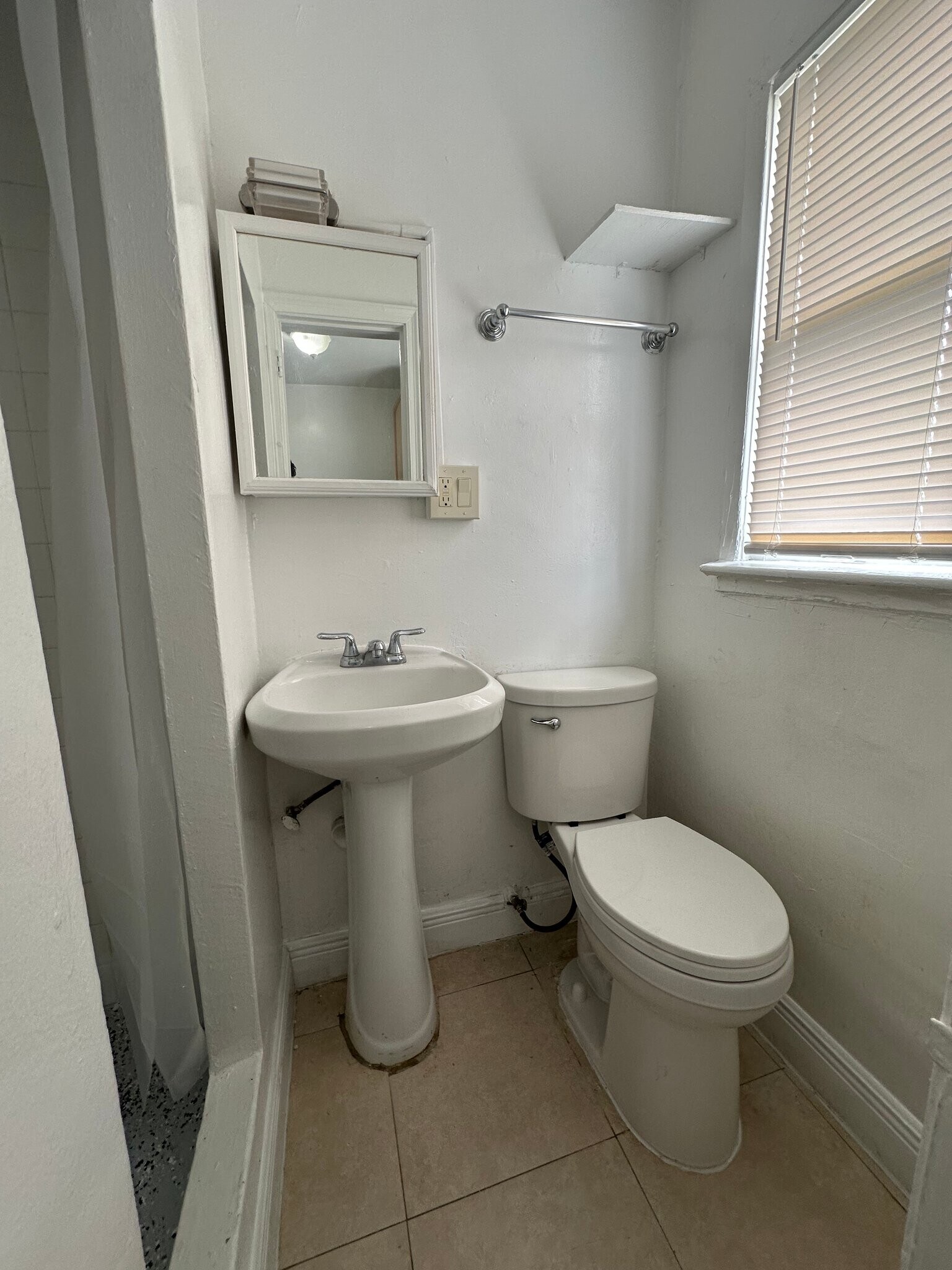 Building Photo - 17 Detroit St