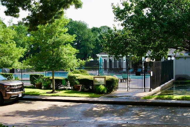 Building Photo - 5801 Lumberdale Rd