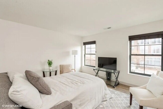 Building Photo - Vineyard Investors - 4