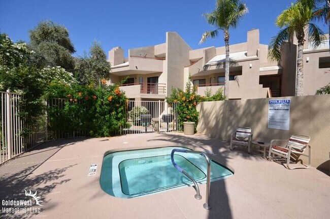 Building Photo - Beautiful 2Bda 2Ba Condo with Fireplace in Scottsdale!