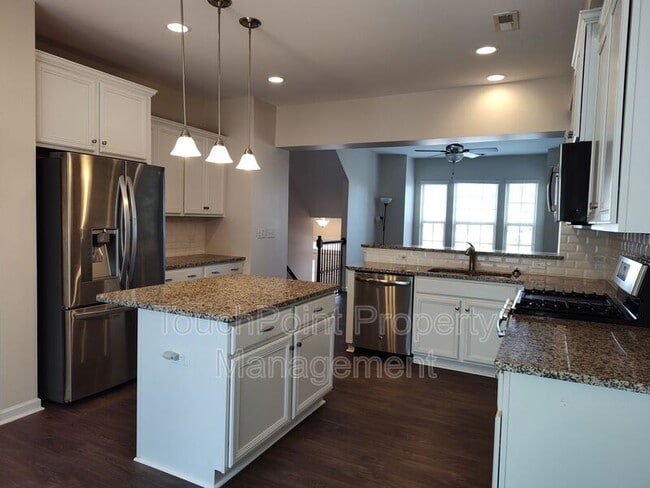 Building Photo - 513 Dulaney Dr