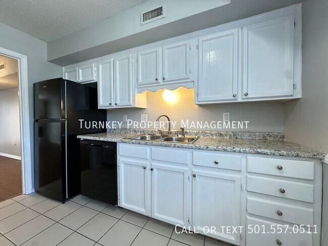 Building Photo - 1700 Sanford Dr