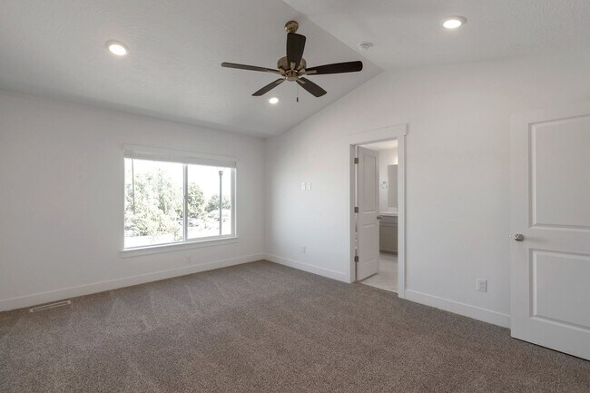Building Photo - BRAND NEW - 3BD/2.5BTH/2GAR - SPANISH FORK