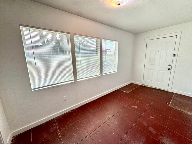 Building Photo - 1602 Avenue X