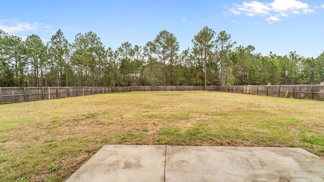 Building Photo - Spacious 3BR Home with Fenced Yard Near Ft. Stewart