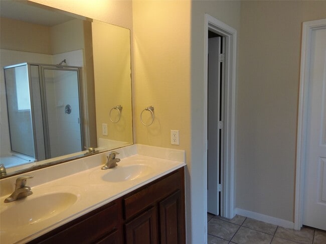 Building Photo - 14435 Long Meadow Dr