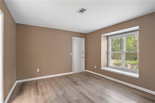 Building Photo - 601 Abingdon Way NE