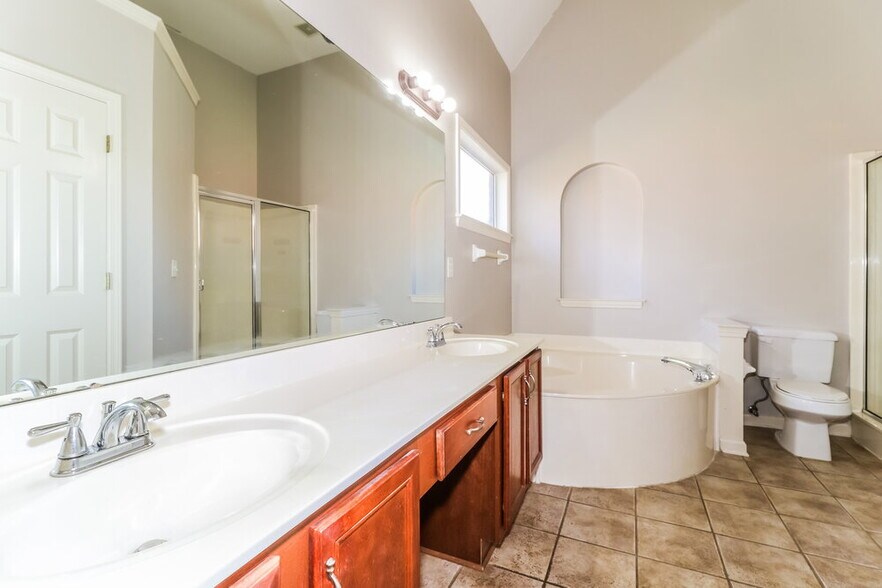 Building Photo - 8167 White Wing Cove W