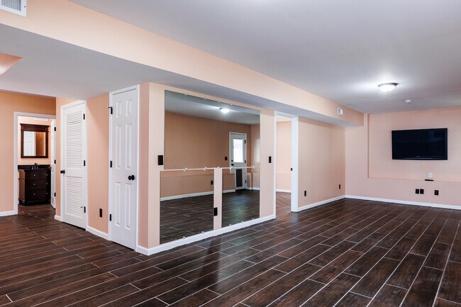 Building Photo - 206 Maumee Ct