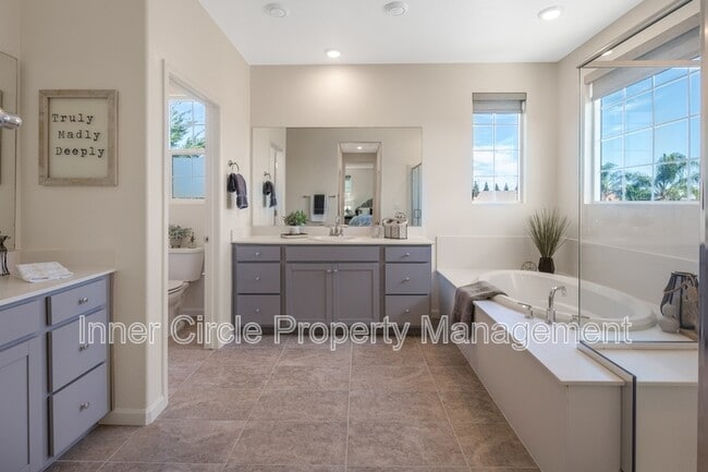 Building Photo - 5408 Mazant Loop