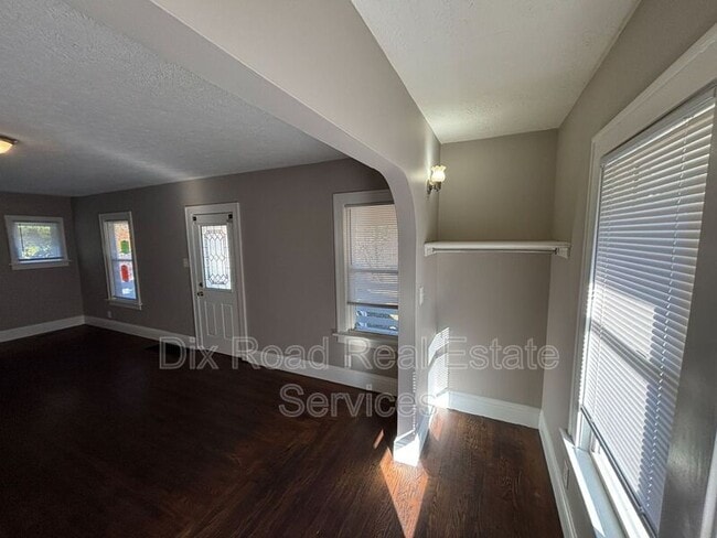 Building Photo - 4539 Mayhew Ave