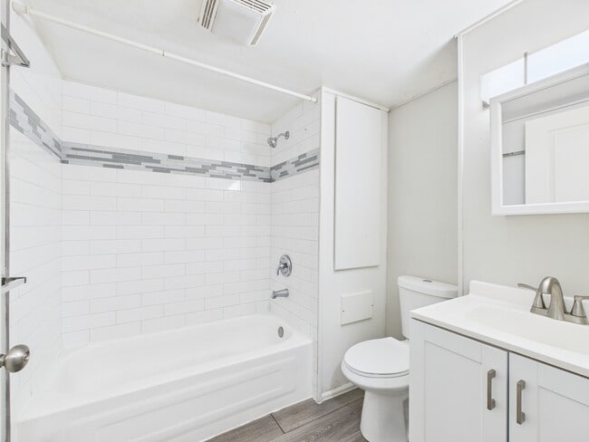 Building Photo - 246 E 7th Ave