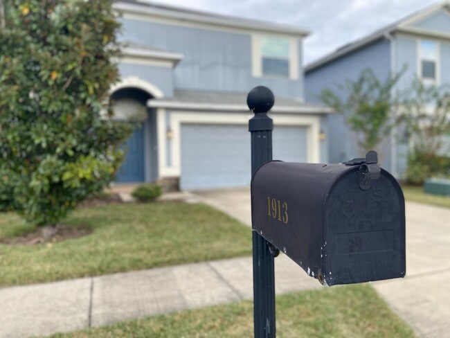 Building Photo - Spacious Waterfront 4BD/2.5BA Single Family Home in Orlando FL!