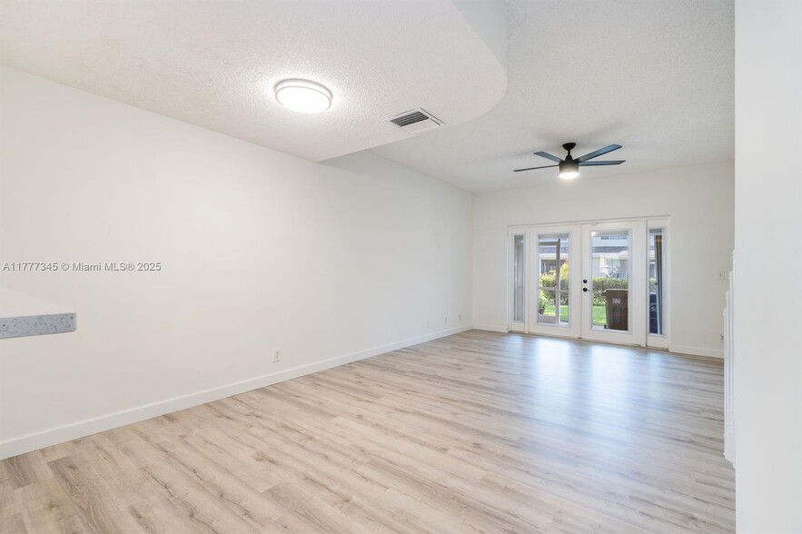 SO FLO Real Estate Group 65 WHITEHEAD CIR WESTON - 65 Whitehead Cir