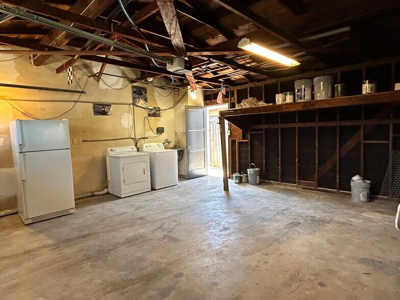 Building Photo - 433 Forestdale Ave