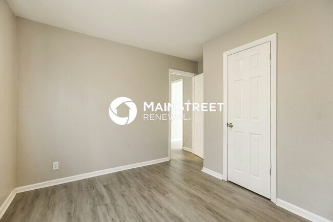 Building Photo - 3 Bedroom Pet-Friendly Home in Kansas City, MO with Main Street Renewal