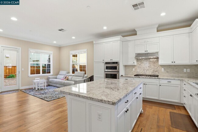 Building Photo - 5043 Ivy Leaf Springs Rd