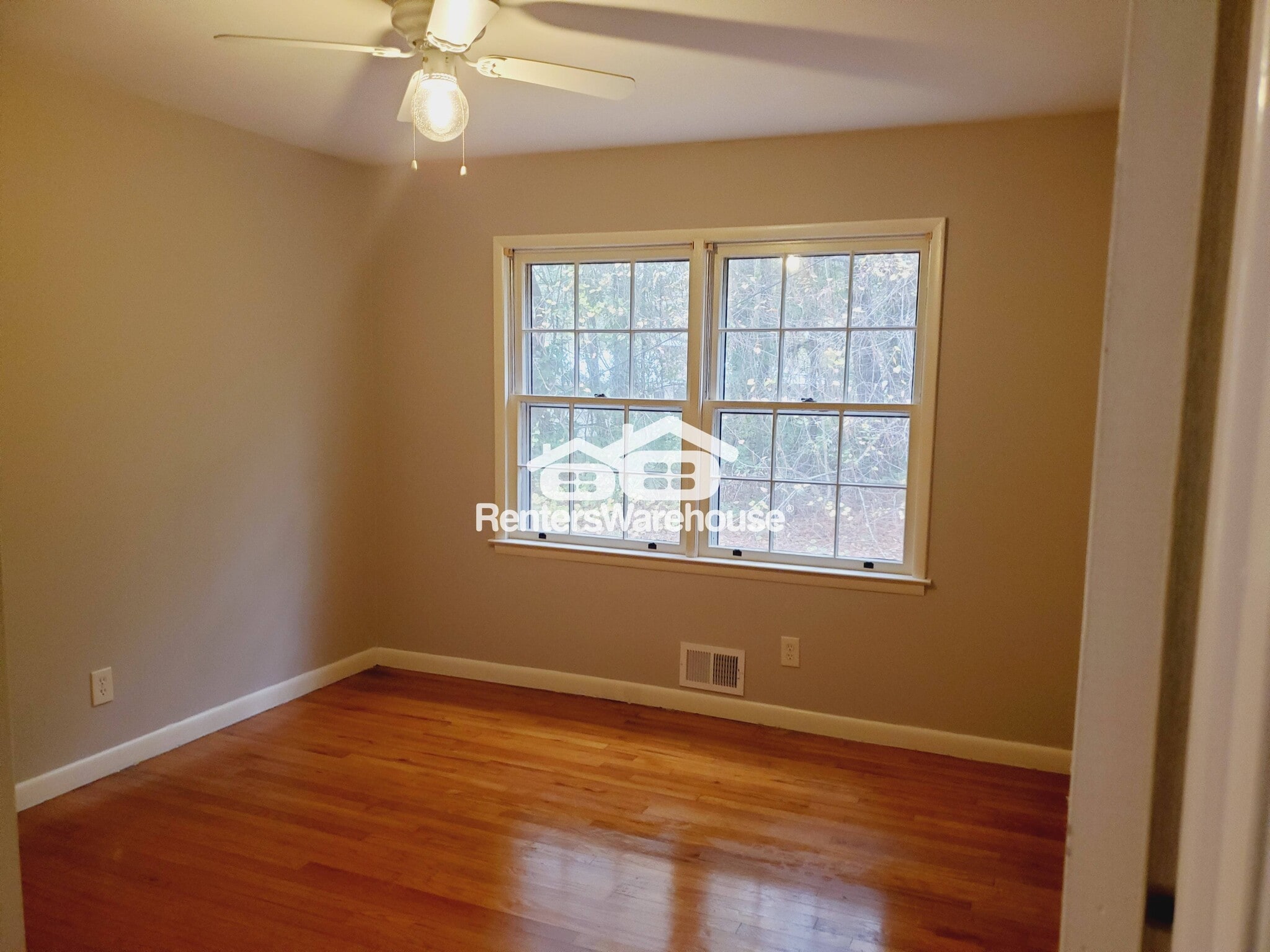 Building Photo - 2020 Annette Ln SW