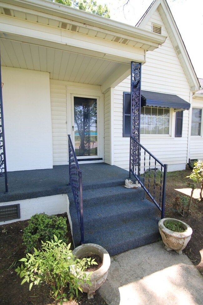 Building Photo - Exclusively Offered By Muse Realty Rentals, LLC