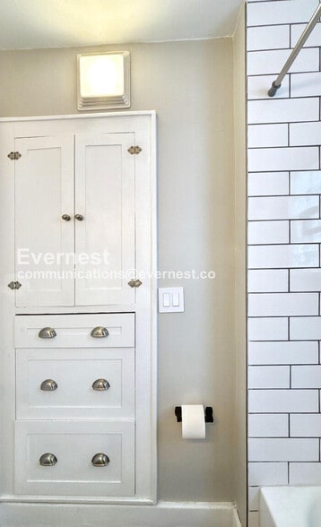 Building Photo - 464 E Oakland Ave