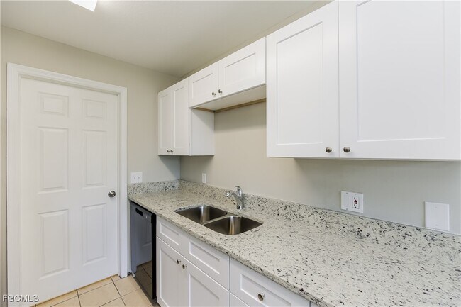 Building Photo - 3206 51st St W