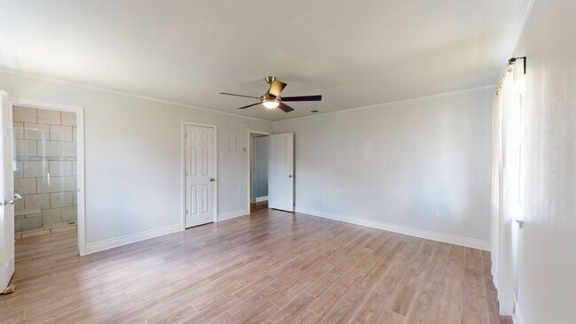 Building Photo - ALL TILE HOUSE MINUTES AWAY FROM FORT HOOD!