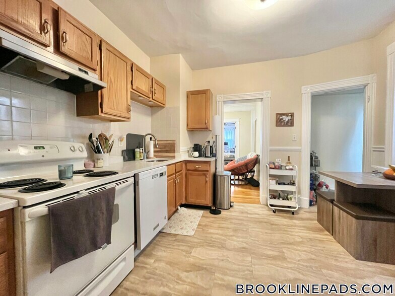 Building Photo - 16 Fuller St