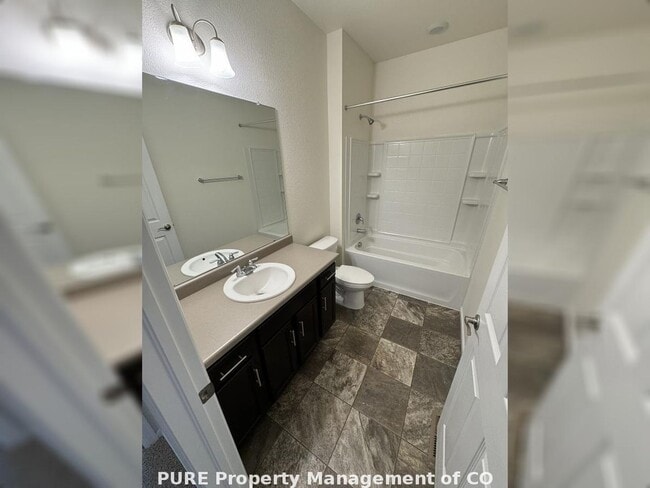 Building Photo - Charming home near DIA!