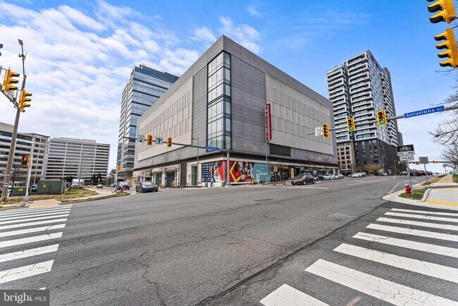 Building Photo - 1650 Silver Hill Dr