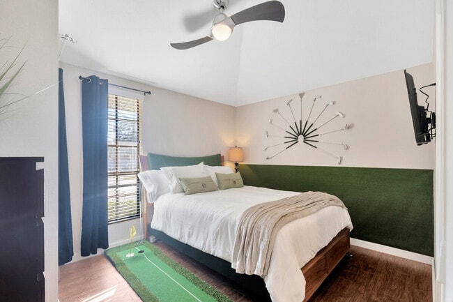 Building Photo - 1679 Tampa Rd